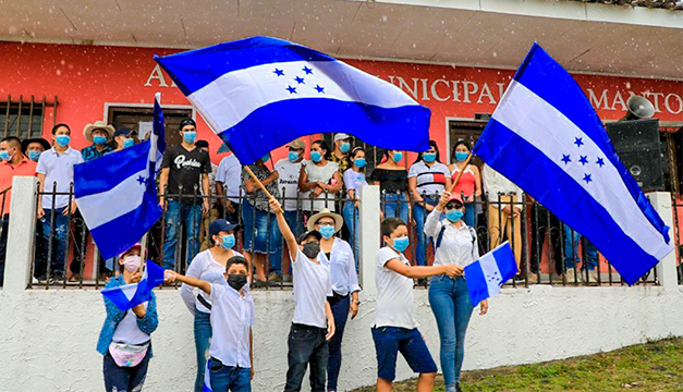 hondurenos-reprochan-a-su-gobierno-y-planifican-caravana-a-el-salvador-para-intentar-vacunarse-contra-el-covid19